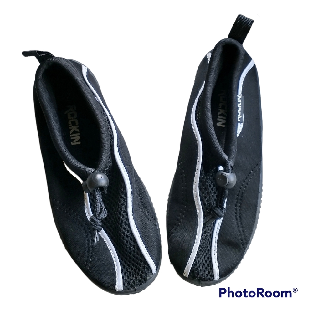 Kid's Rockin Black Water Shoes Size 2 Youth